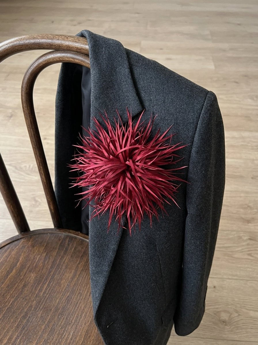 Broche Sissi Otto Style Plumas Burdeos