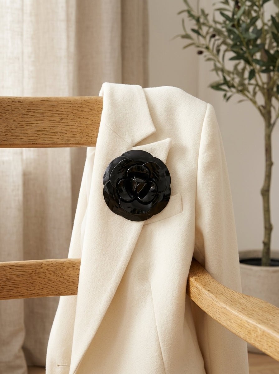 Broche Il Baco Da Seta Camelia Negro