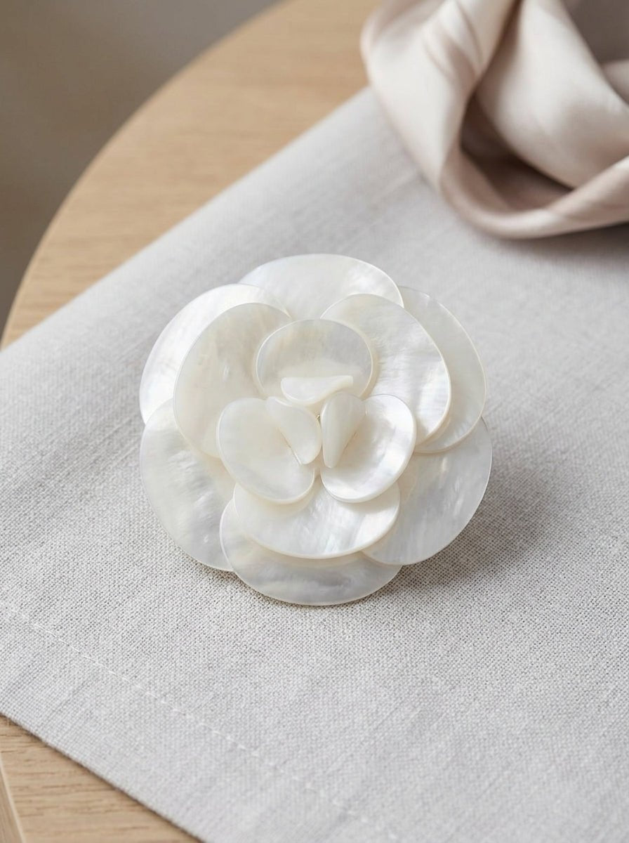 Broche Il Baco Da Seta Camelia Blanco