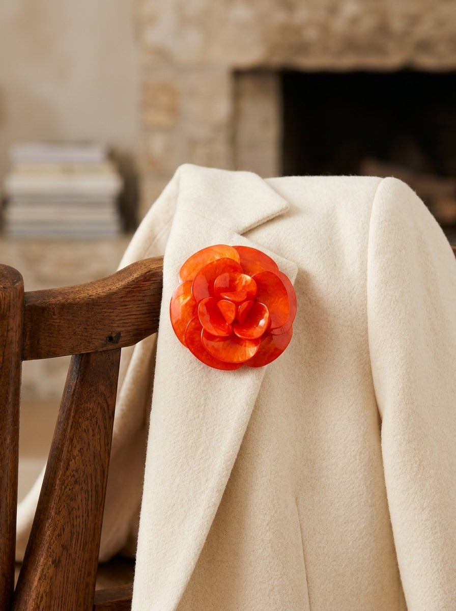 Broche Il Baco Da Seta Camelia Rojo
