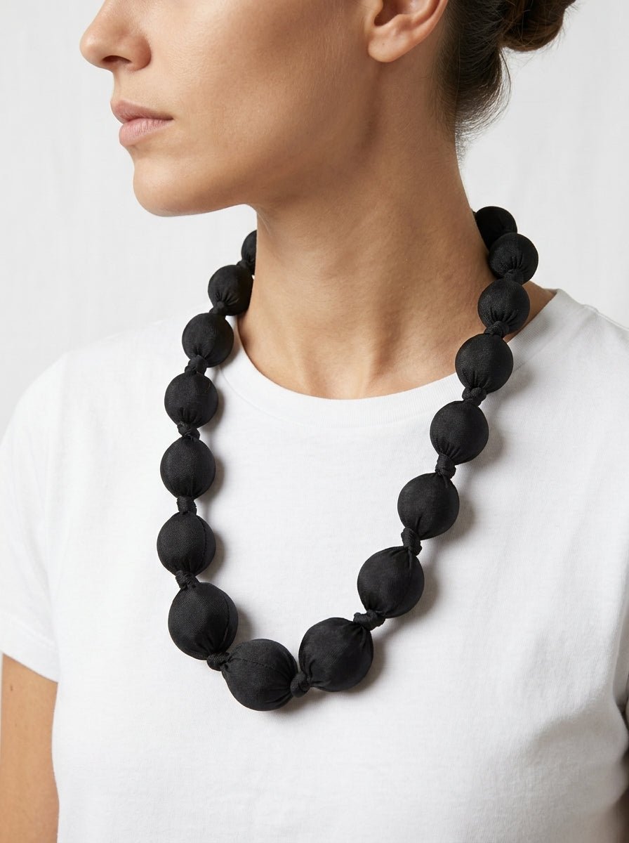 Collar Il Baco Da Seta Kon Negro