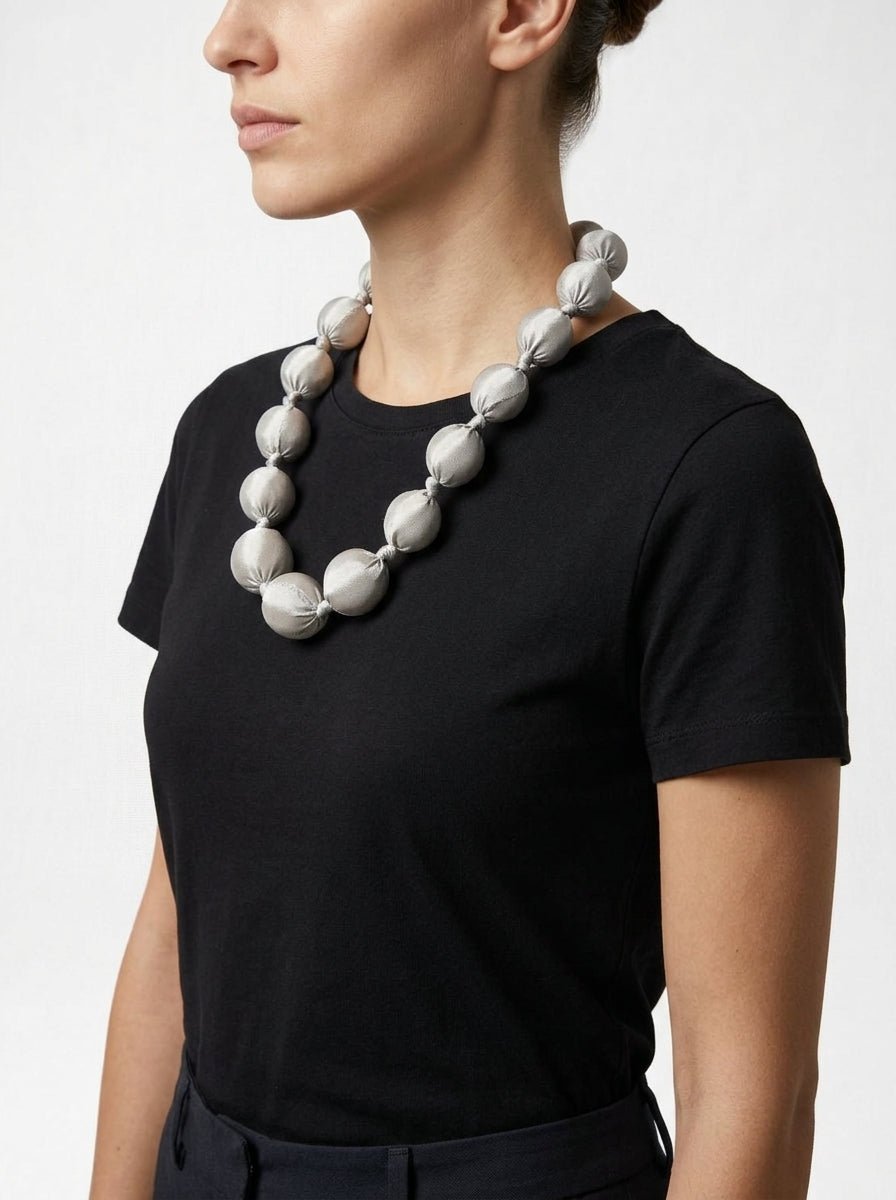 Collar Il Baco Da Seta Kon Gris Perla