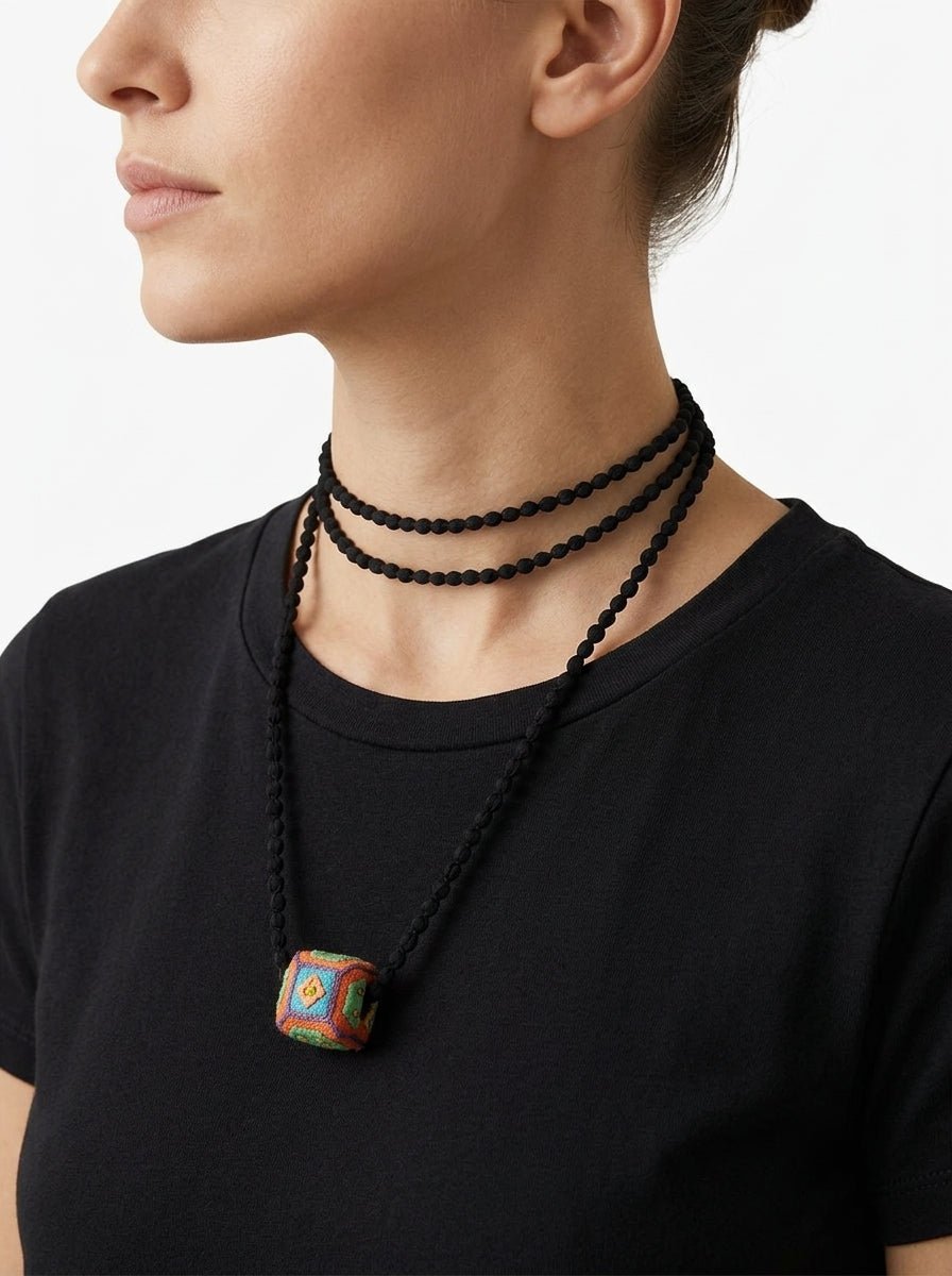Necklace Il Baco Da Seta MINI Silk Ball Ly Black Pillow