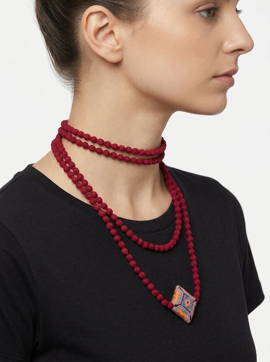 Necklace Il Baco Da Seta MINI Silk Balls Ly Garnet Pillow