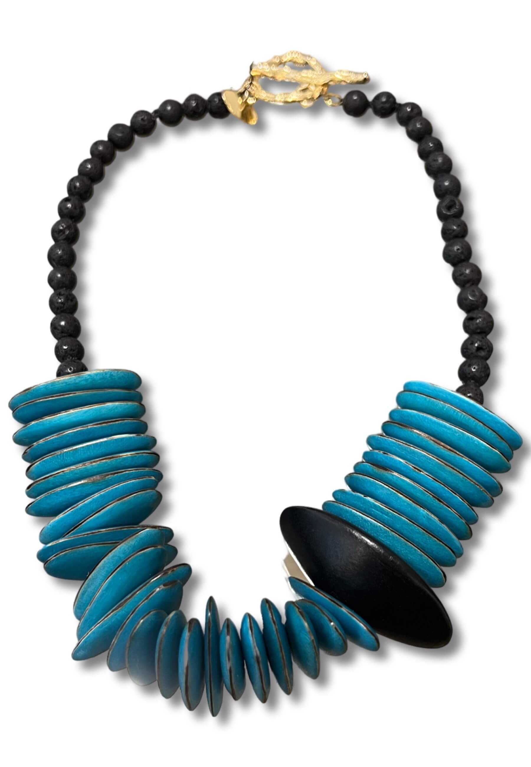 Livian necklace conti black balls turquoise detail