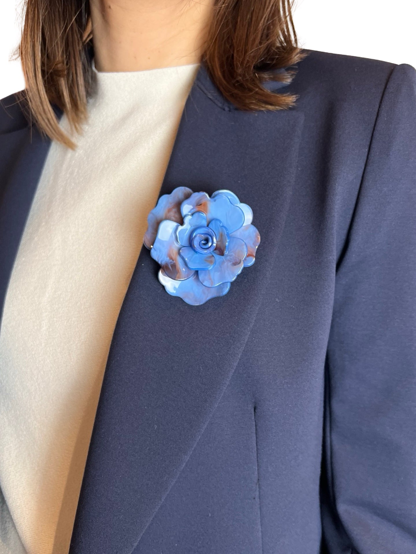 Broche Il Baco Da Seta Flor Resina Azul