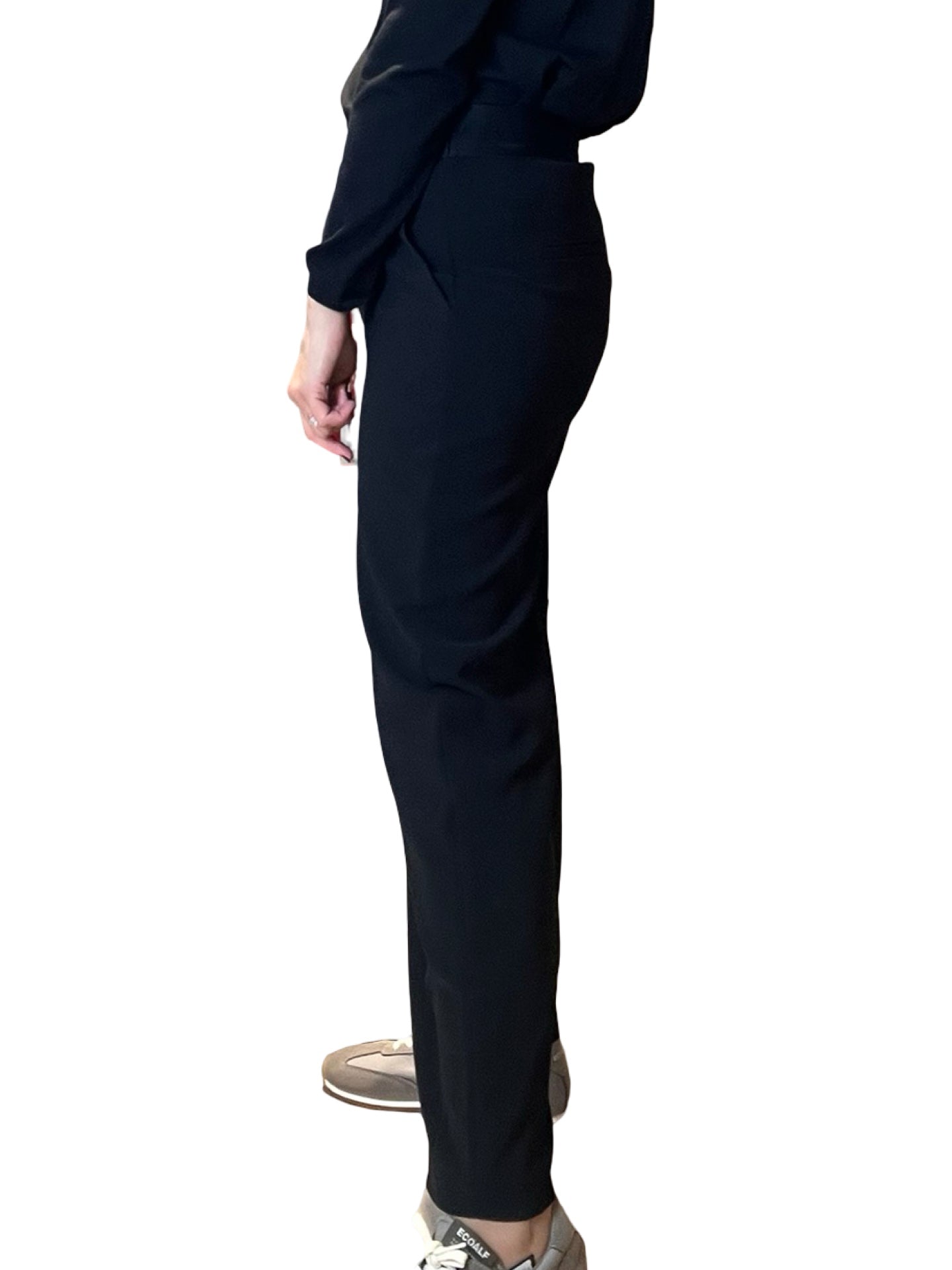 Elena Changer De Pantalon