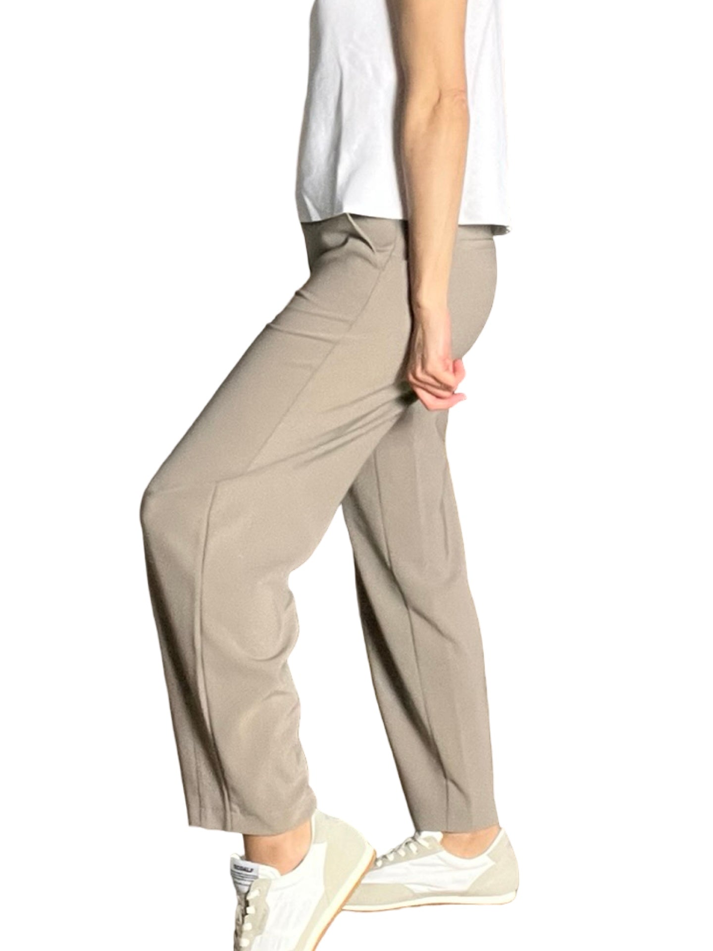 Elena Changer De Pantalon