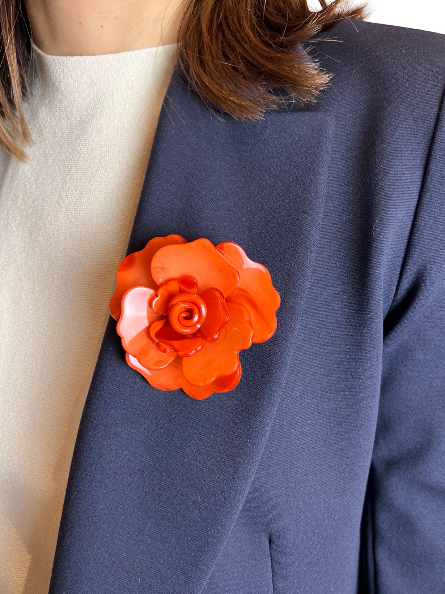 Broche Il Baco Da Seta Flor Resina Naranja