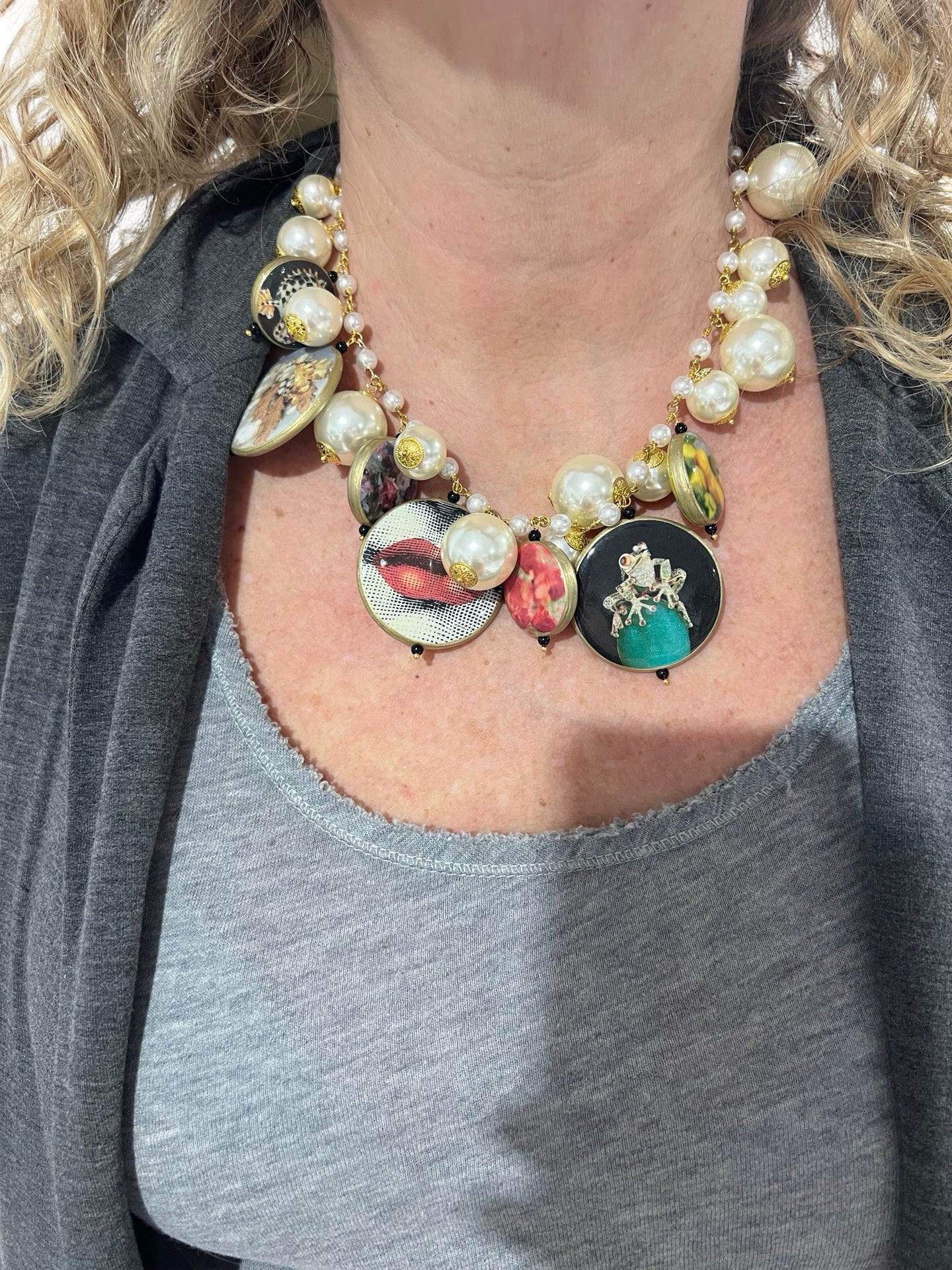 Collar Fabrizio Marcantelli Perlas Medallas Arte