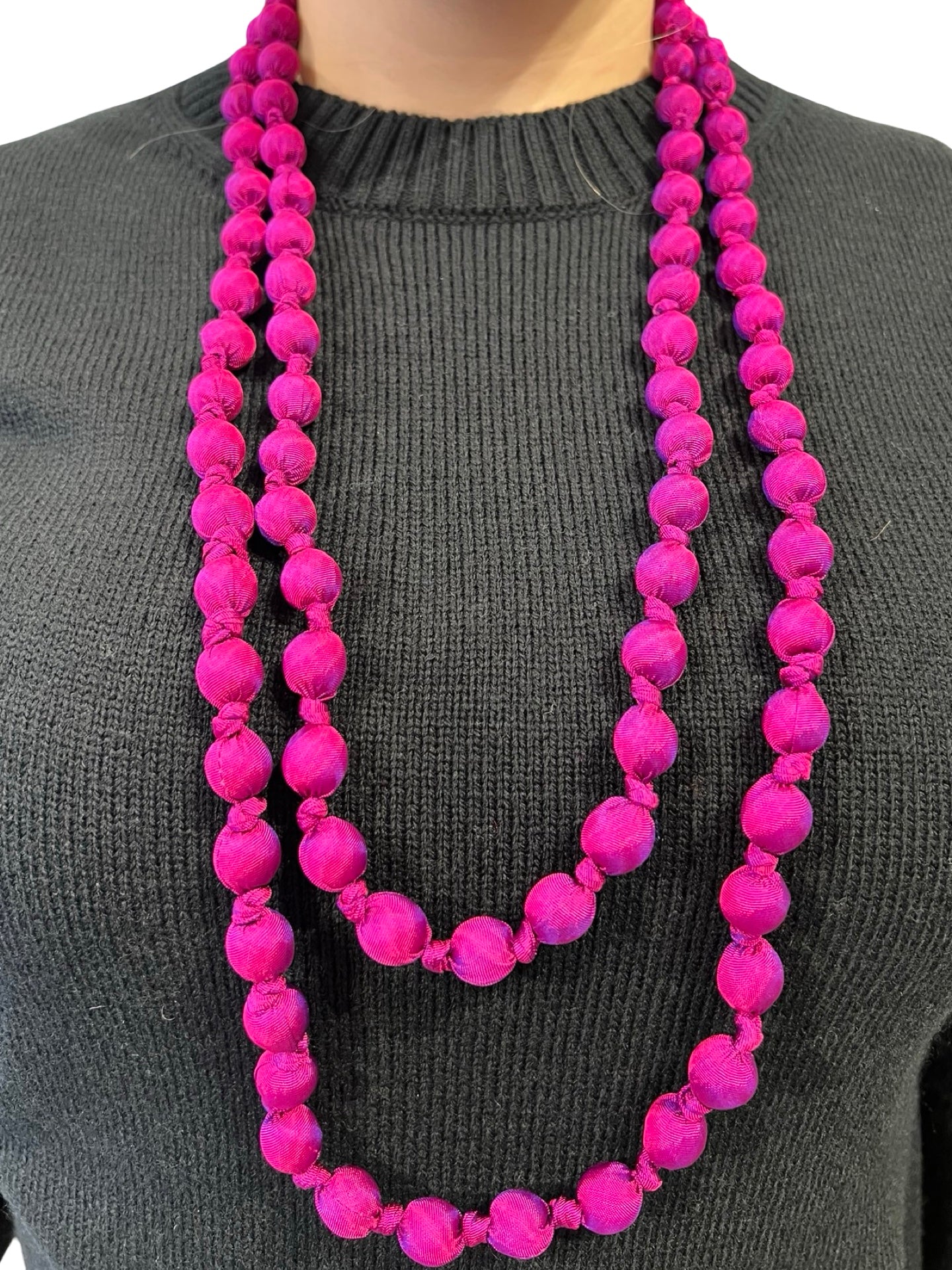 Collar Il Baco Da Seta Bolas de Seda Violeta Electrico