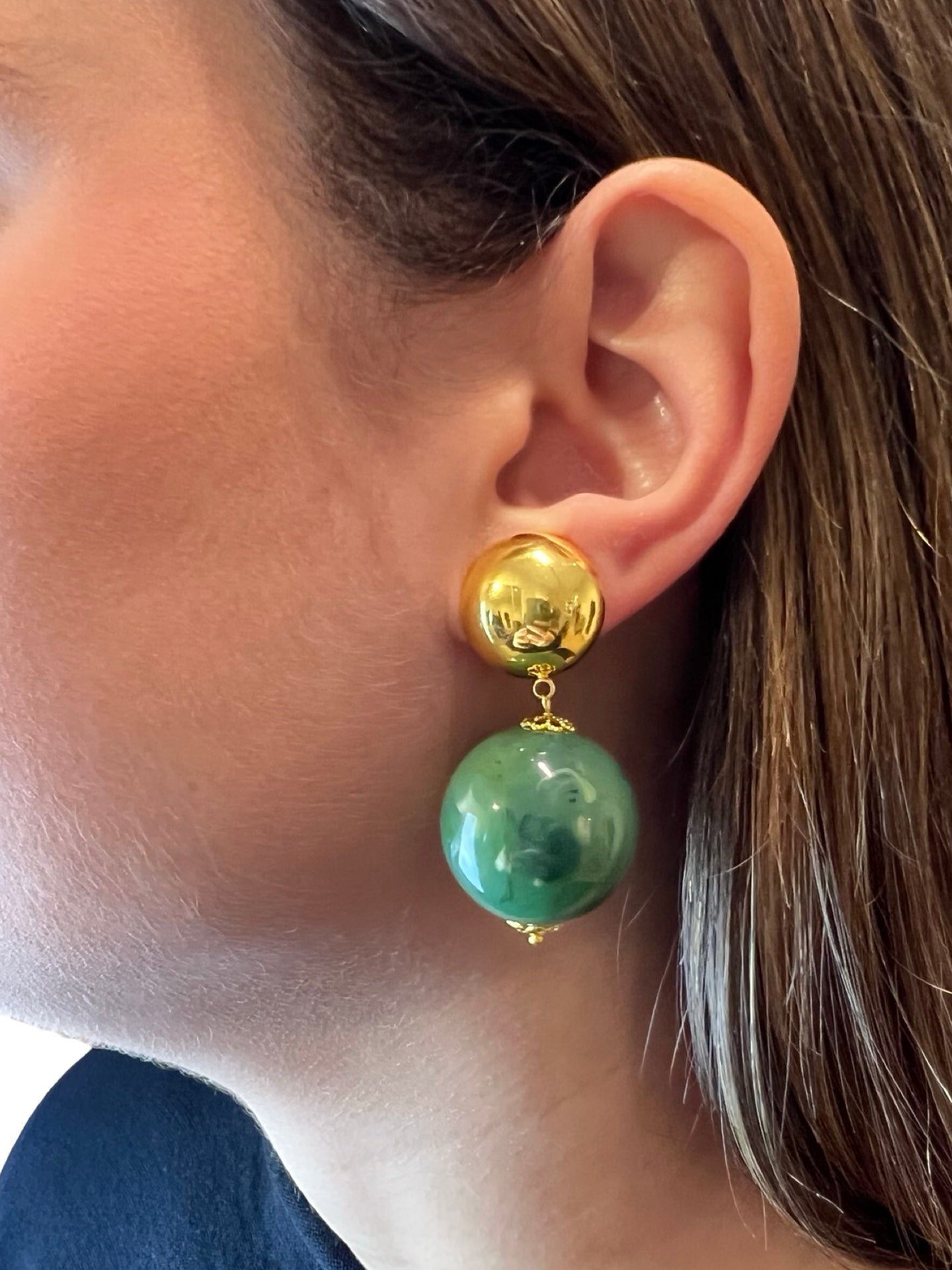 Orecchini a clip con pallina verde Fabrizio Marcantelli