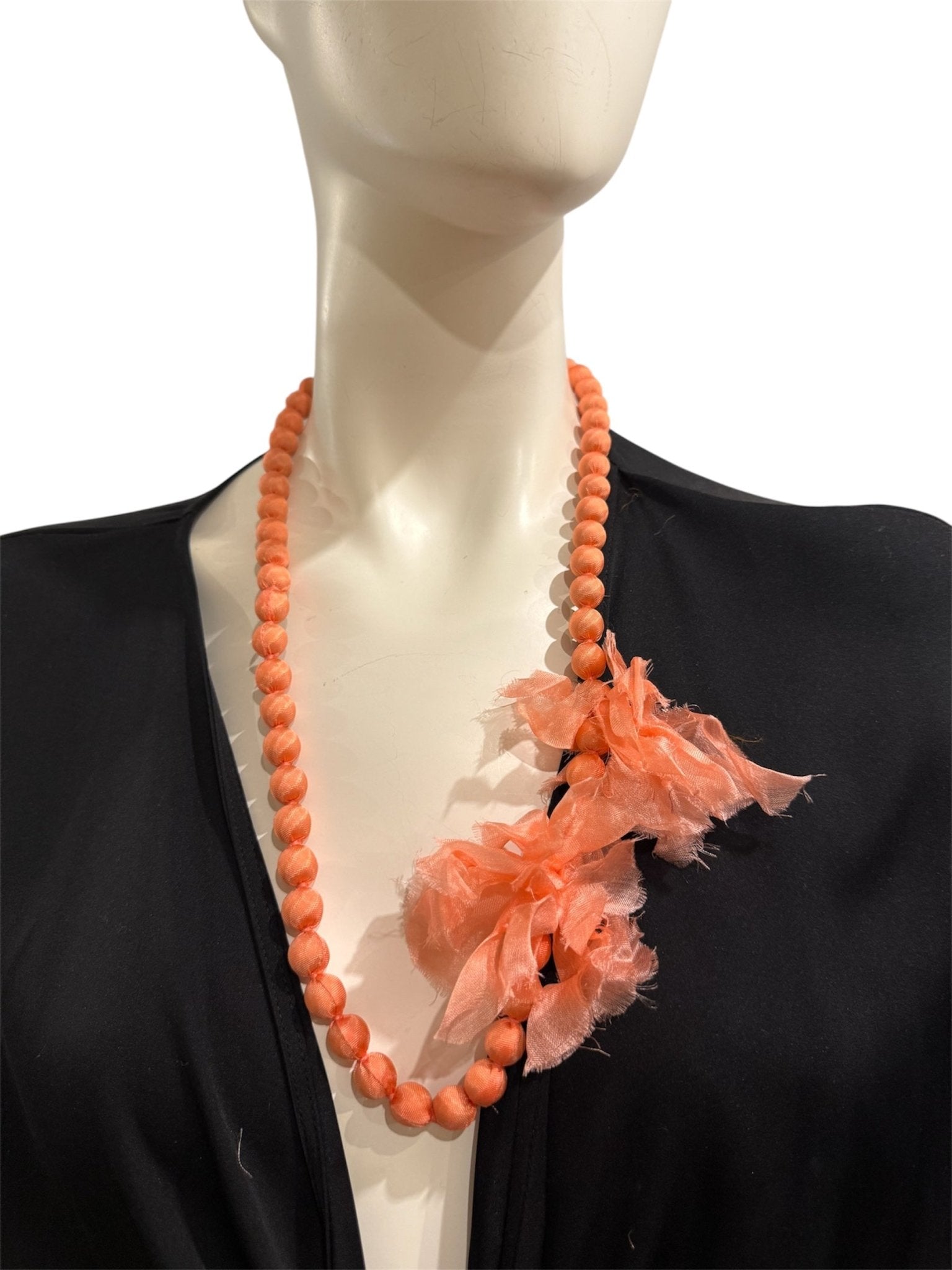 Collana Il Baco Da Seta Palline di seta Doan con fiori di pesco