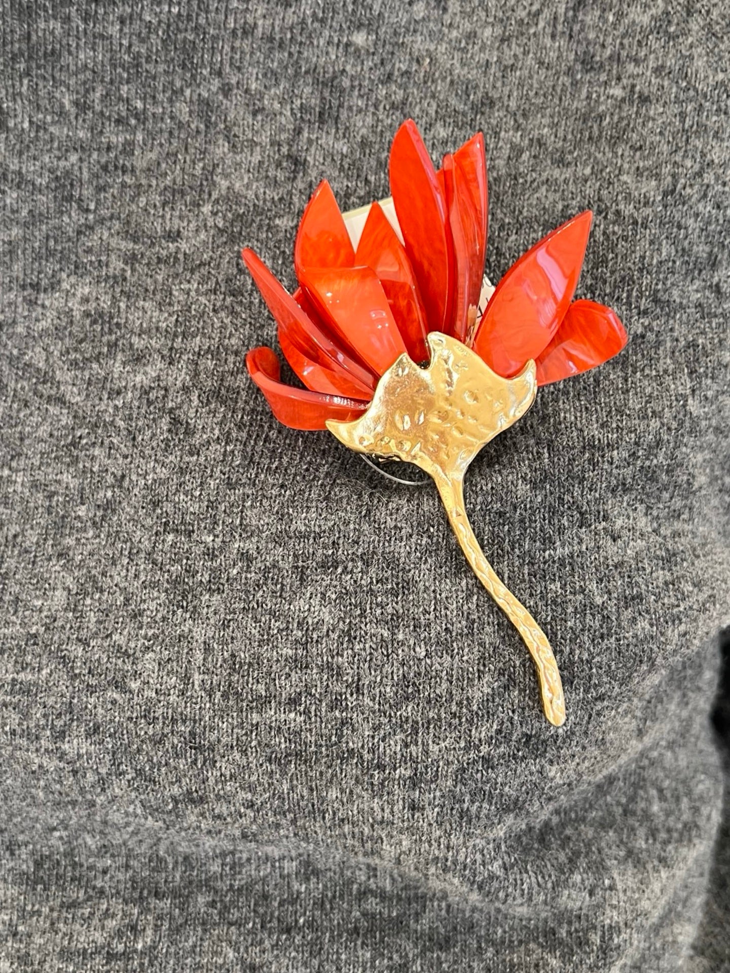 Broche Il Baco Da Seta Flor Metal Resina Teja