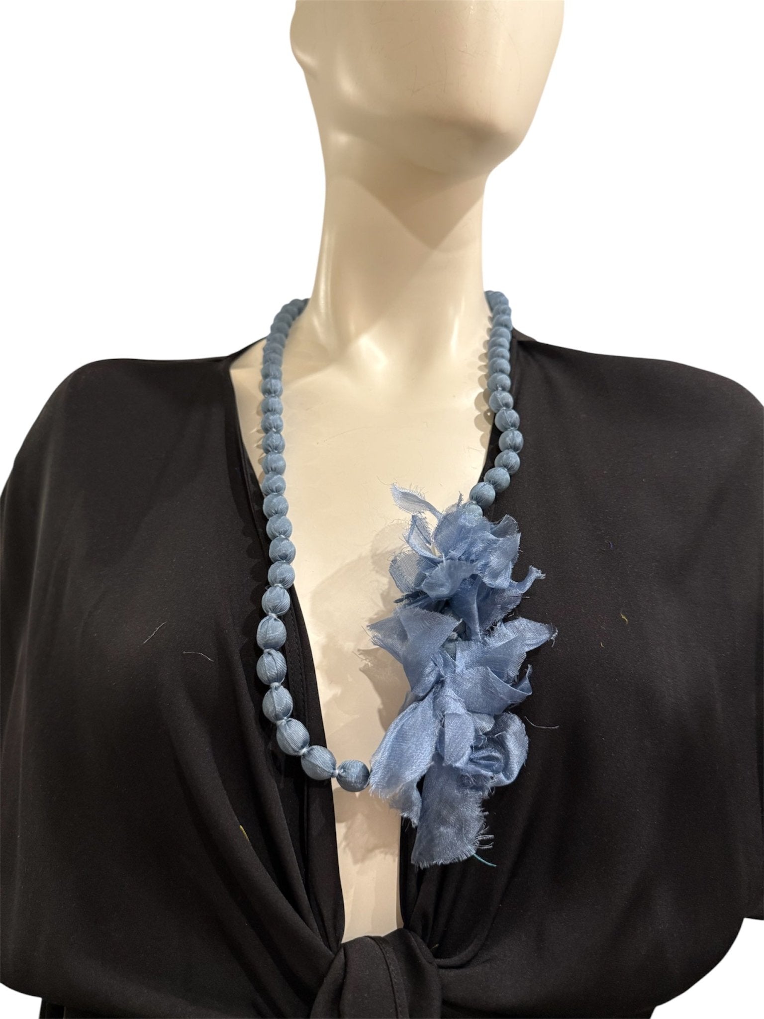 Collana Il Baco Da Seta Fiore di palline di seta Doan blu medio