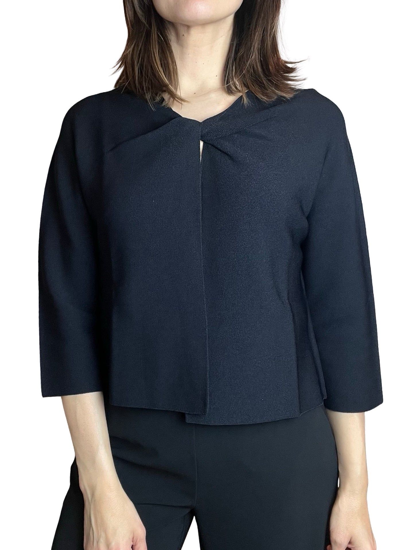 Maglione leggero con collo a nodo continuo