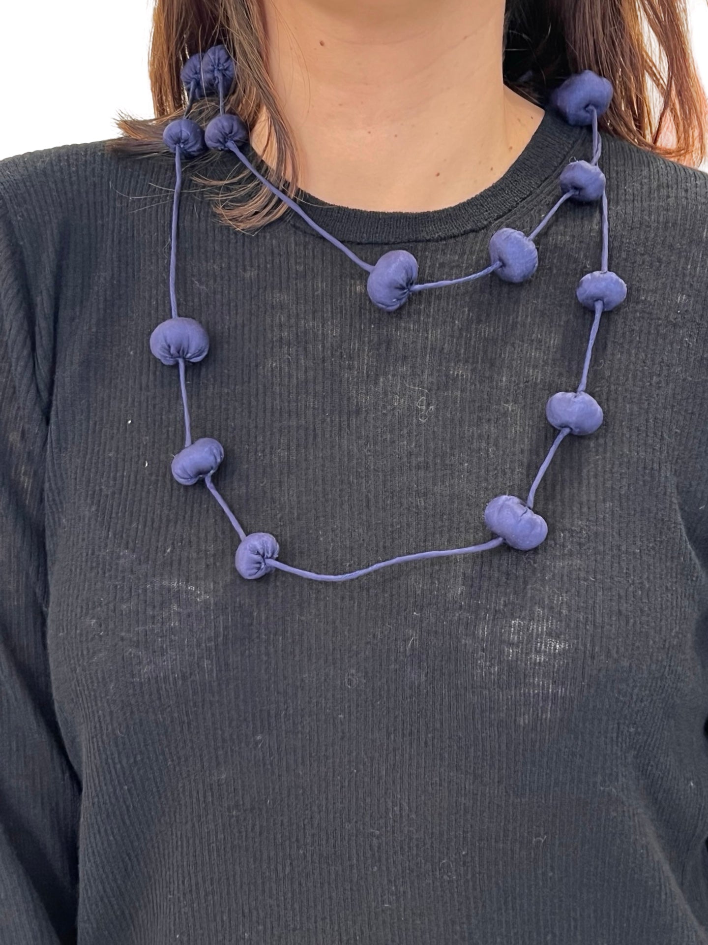 Collana Il Baco Da Seta Palline di seta bozzolo blu navy