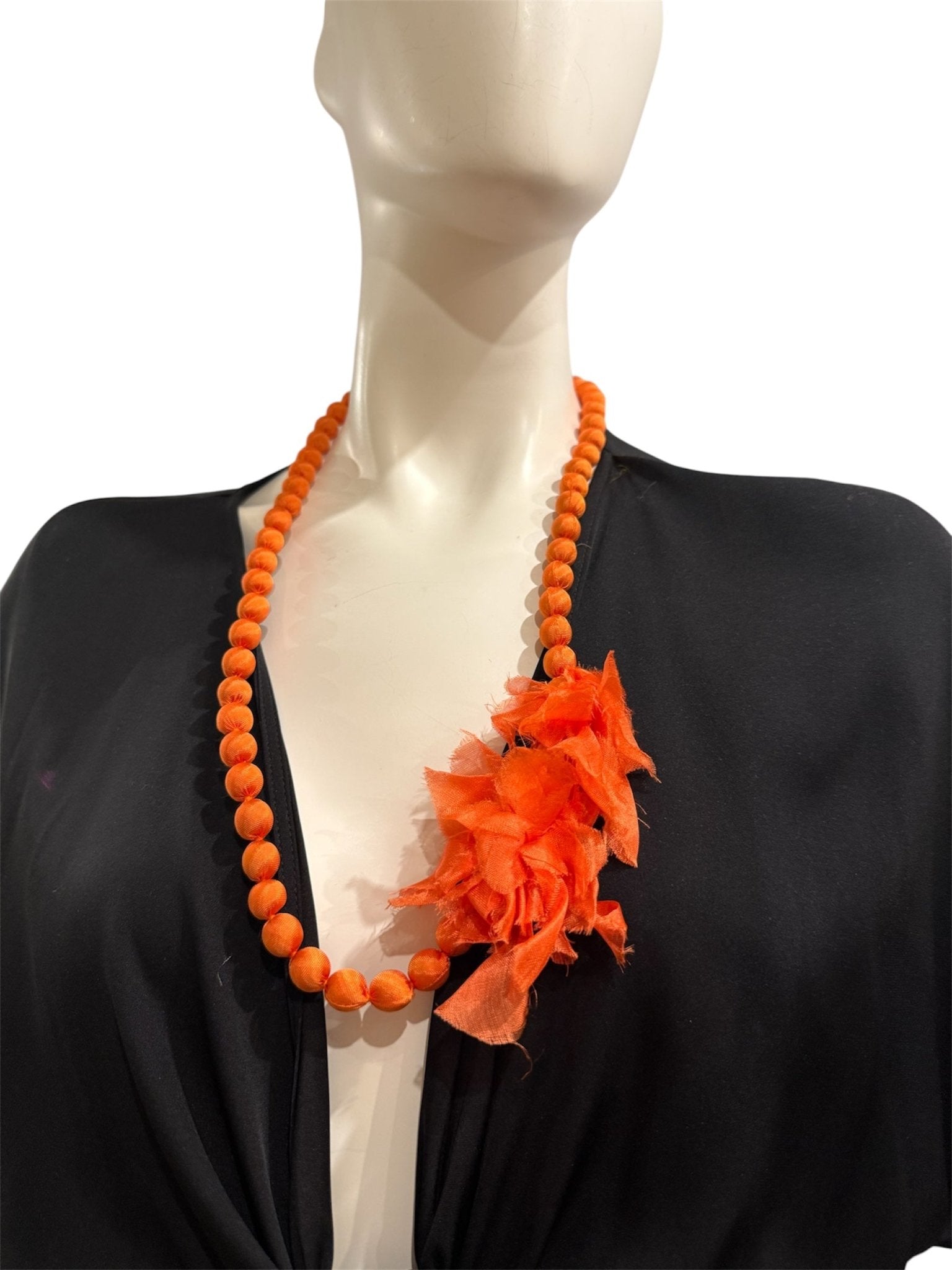 Collana Il Baco Da Seta Palline di seta Doan con fiori d'arancio