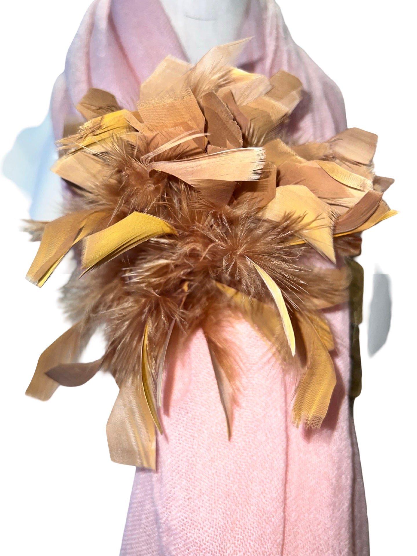 Broche Il Baco Da Seta Plumas Pequeños Mostaza