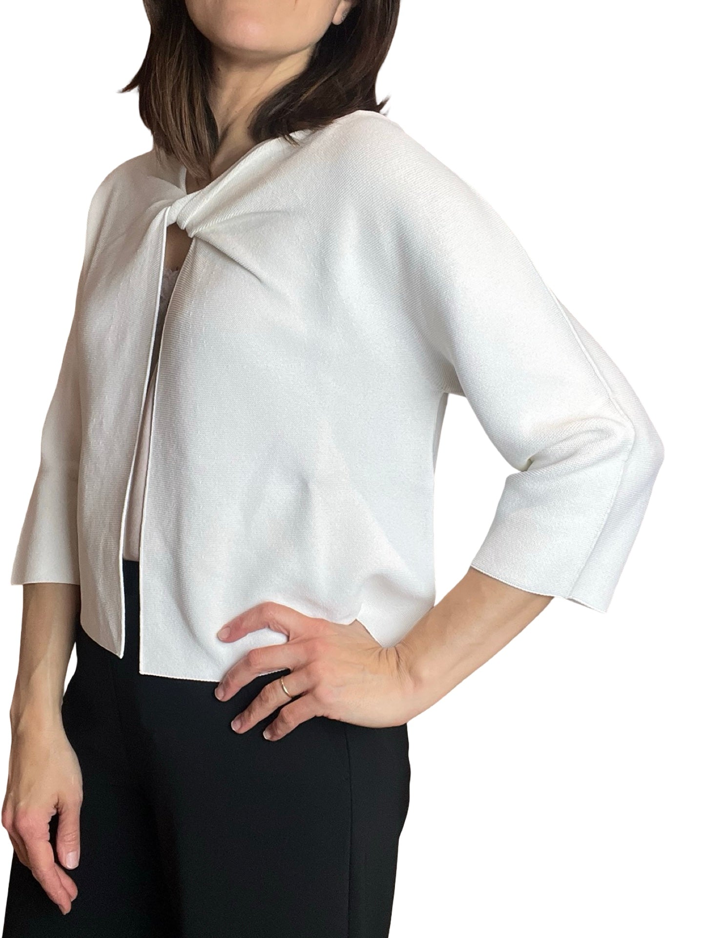 Maglione leggero con collo a nodo continuo