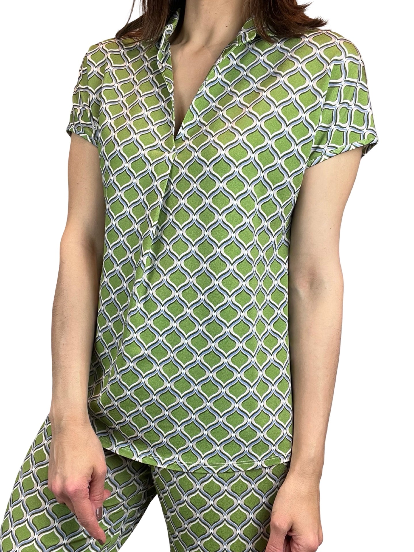 Cuerpo Monika Varga Pico Hojas Verde