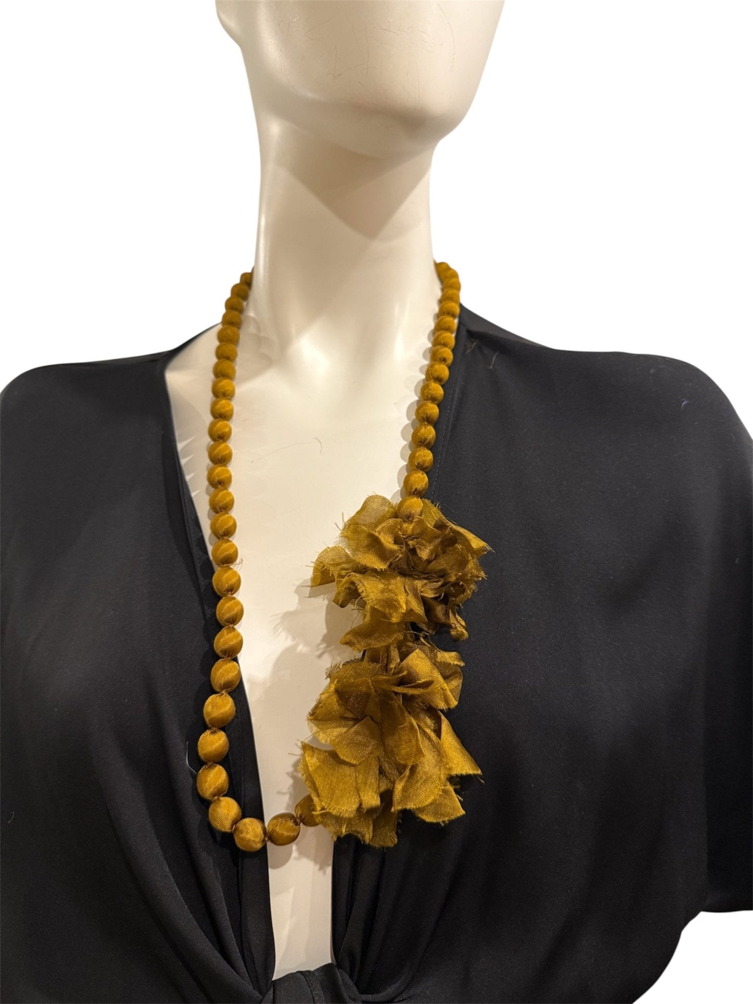 Collana Il Baco Da Seta Palline di seta Doan Flower Senape scuro