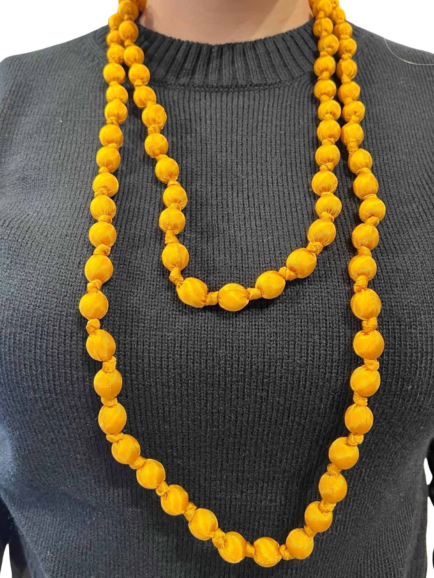 Collar Il Baco Da Seta Bolas De Seda Mostaza