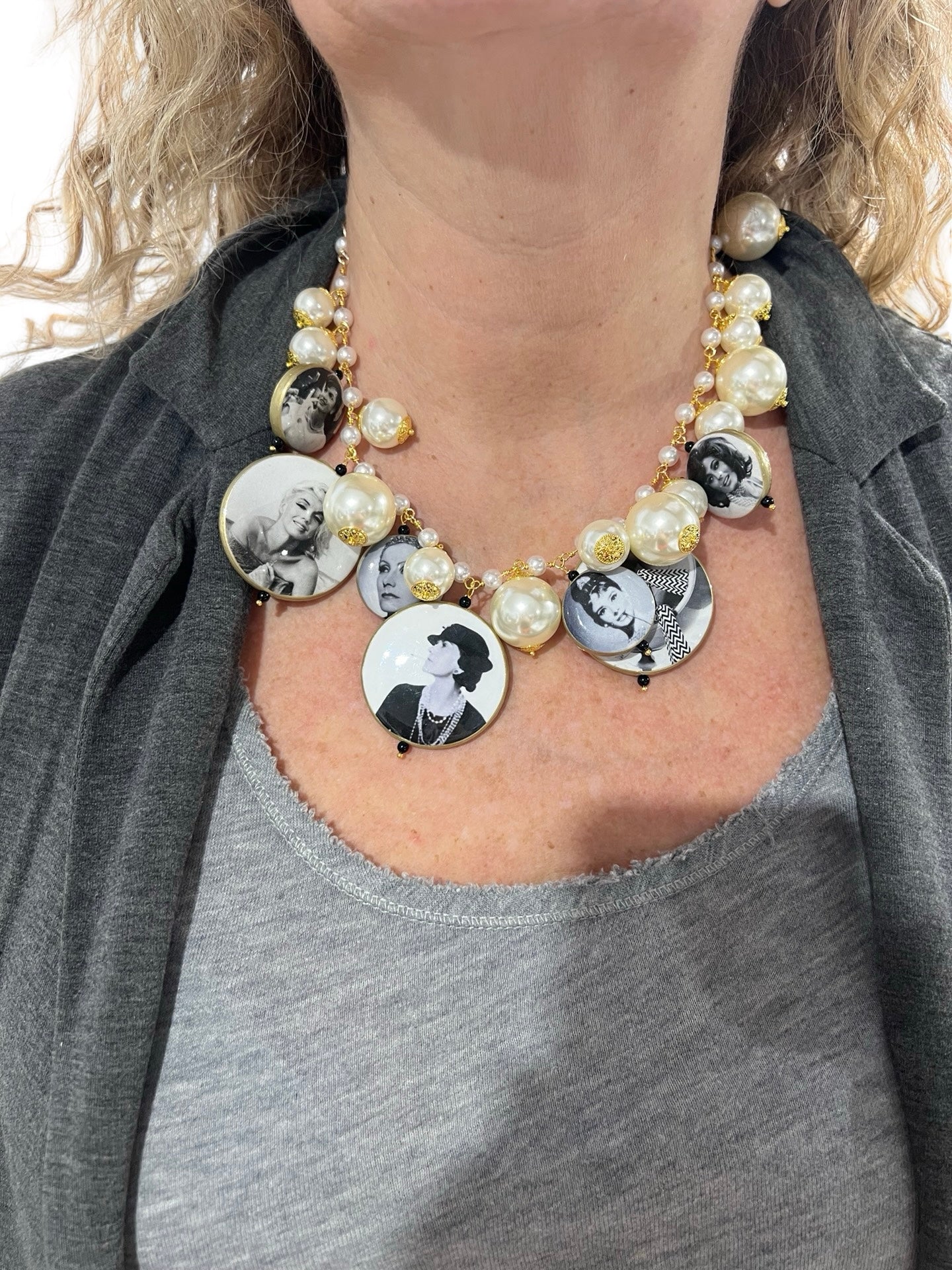 Collar Fabrizio Marcantelli Perlas Medallas Mujeres