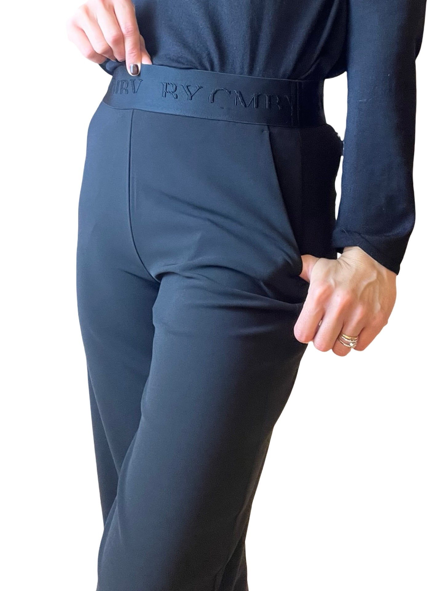 Elena Changer De Pantalon