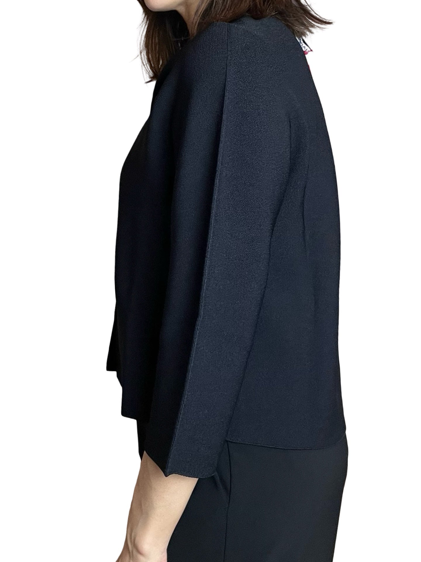 Maglione leggero con collo a nodo continuo