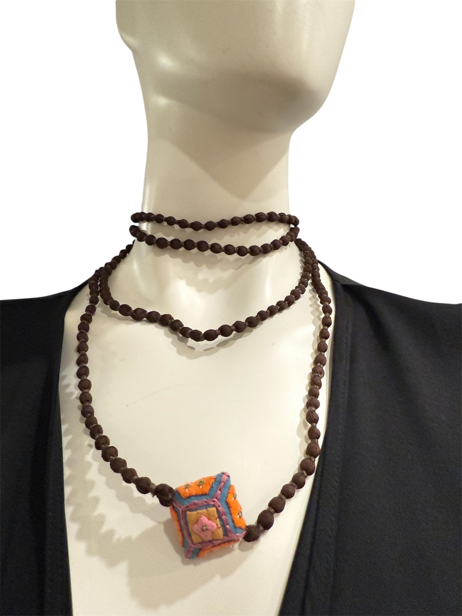 Collana Il Baco Da Seta Mini palline di cuscinetto marrone ly