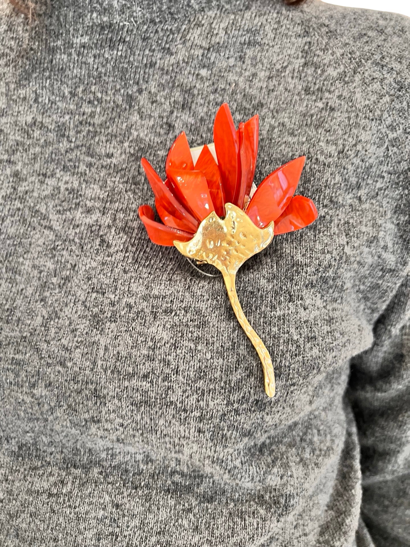 Broche Il Baco Da Seta Flor Metal Resina Teja