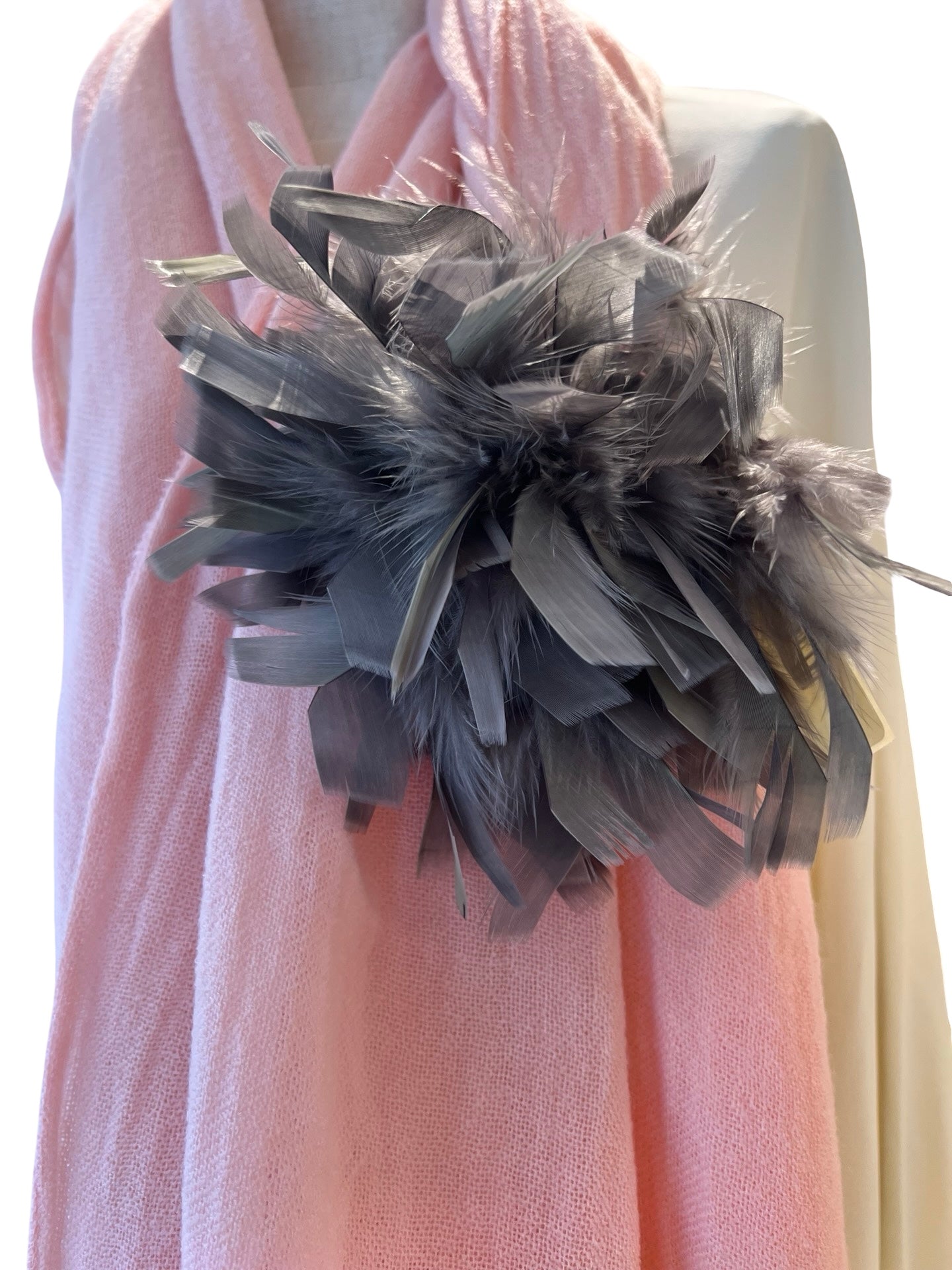 Broche Il Baco Da Seta Plumas Pequeño Verde Salvia