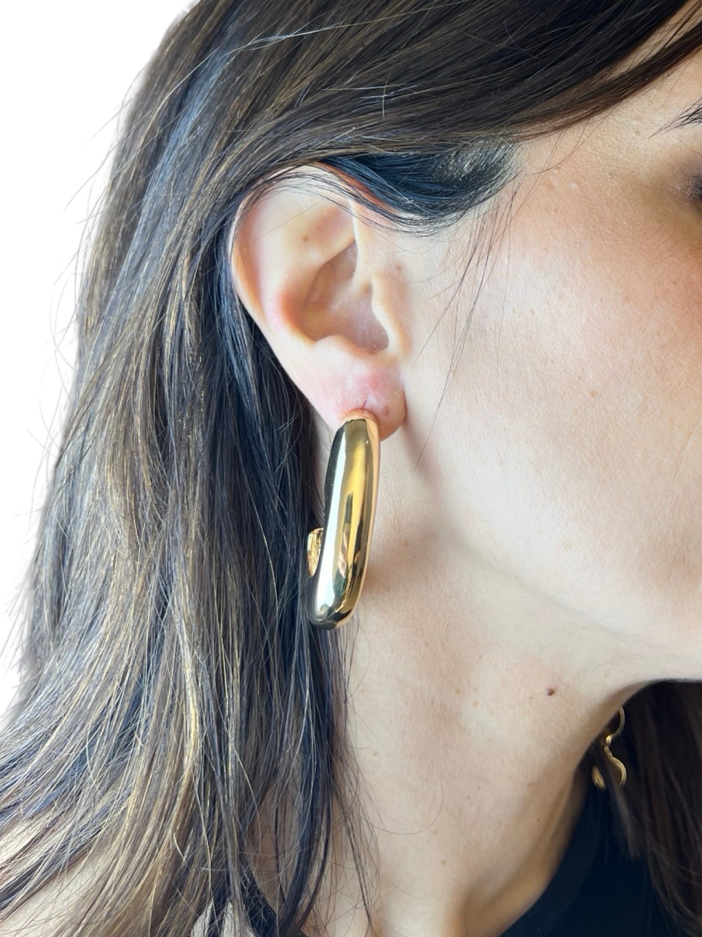 Pendientes Liviana Conti Escultórica en Arco Organico Dorado