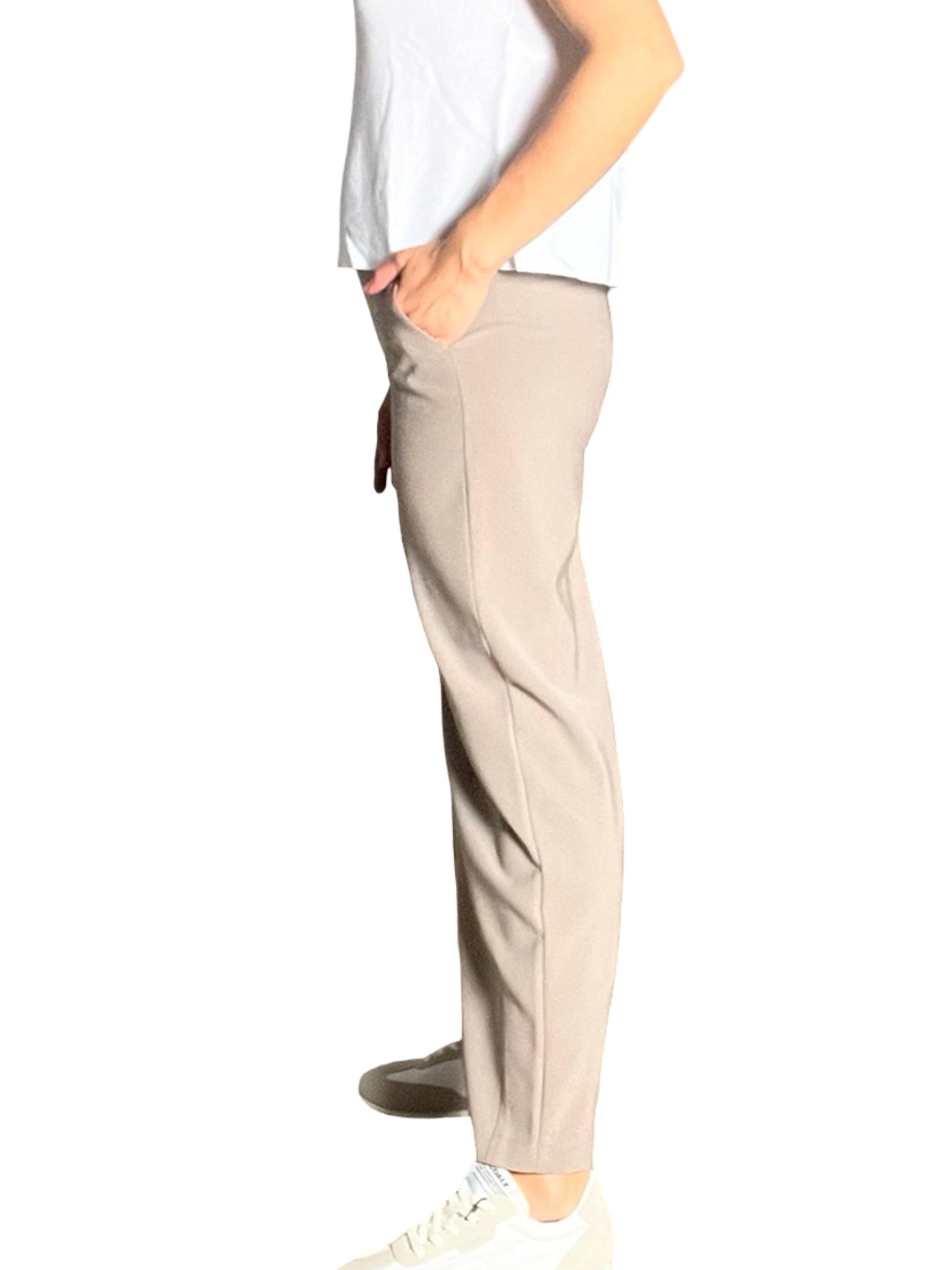 Elena Changer De Pantalon