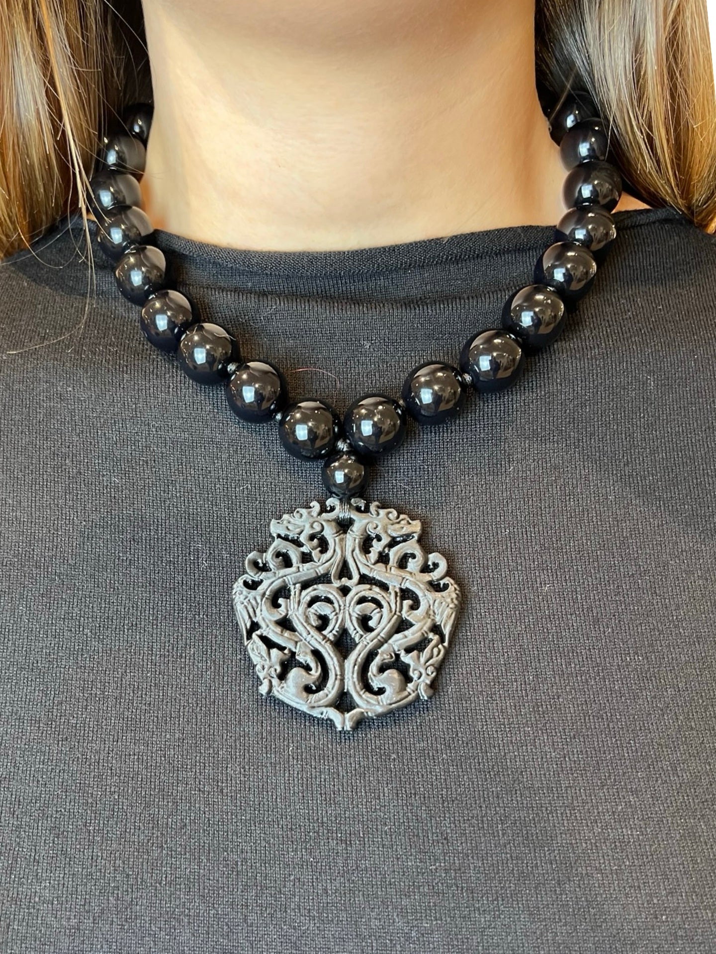 Collar Fabrizio Marcantelli Medallon Negro Total Corto