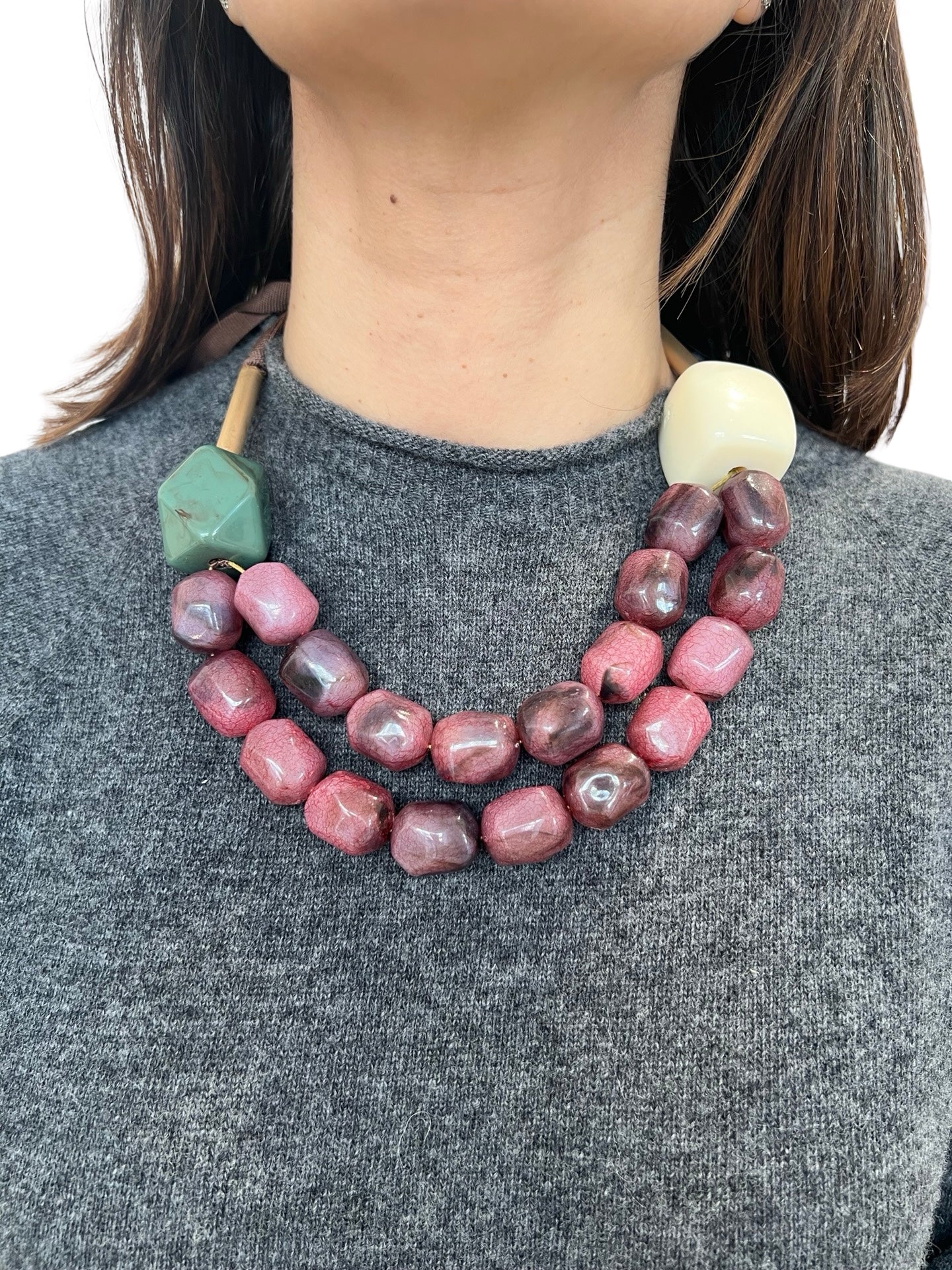 Collar Il Baco Da Seta Corto Cuadrado y Poligono Berenjena