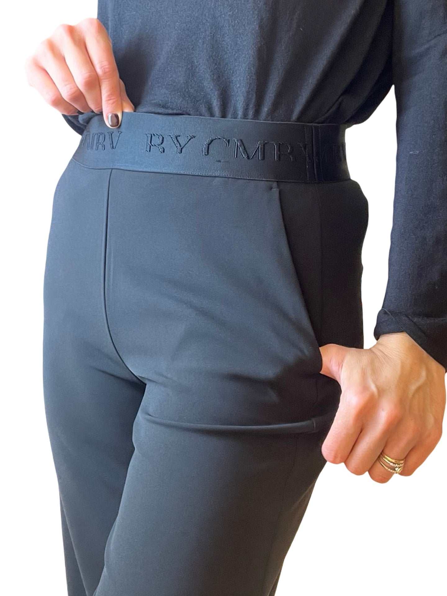 Elena Changer De Pantalon