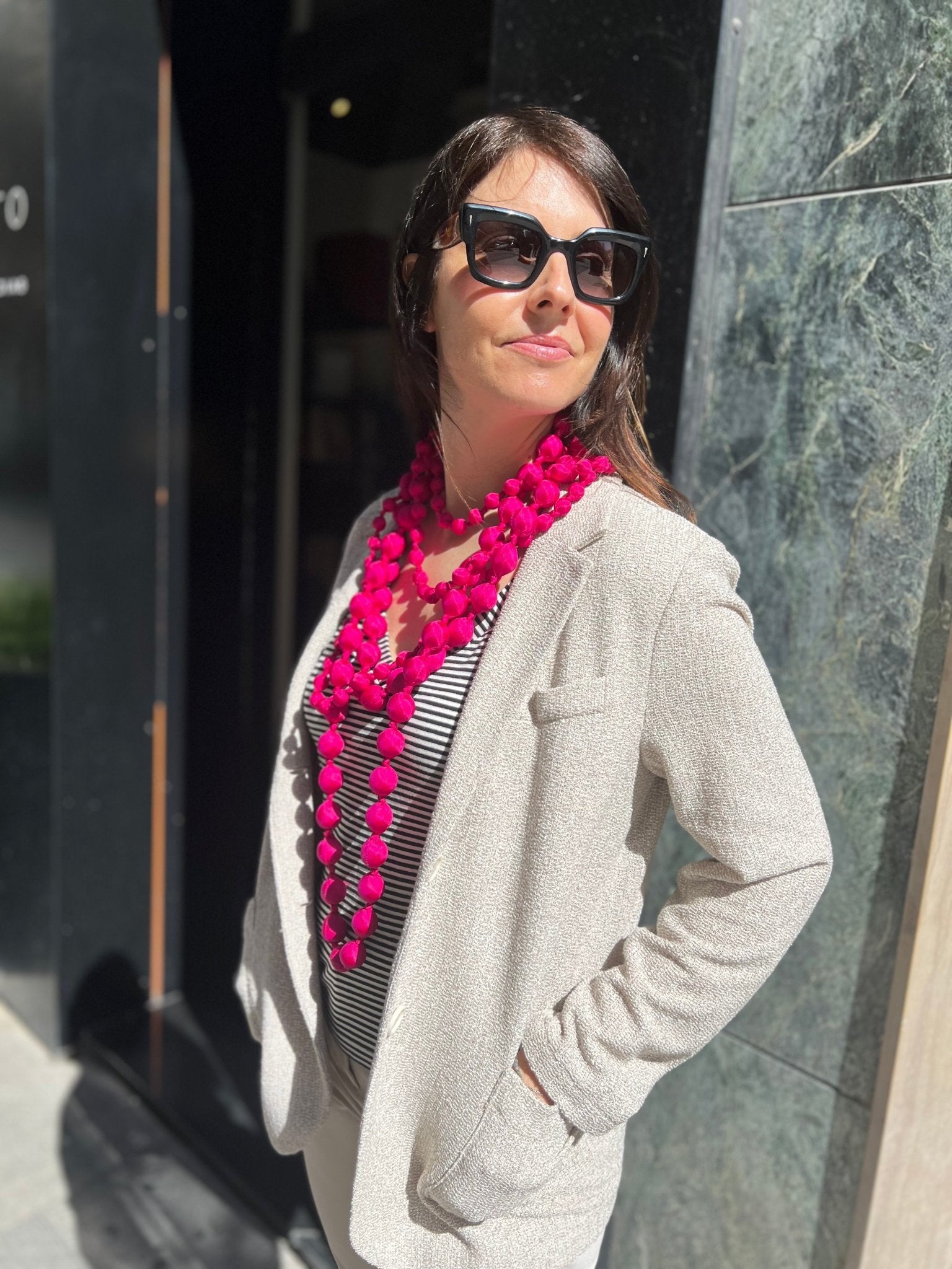 Collana il Baco Da Seta Maxi palline di seta fucsia vibrante