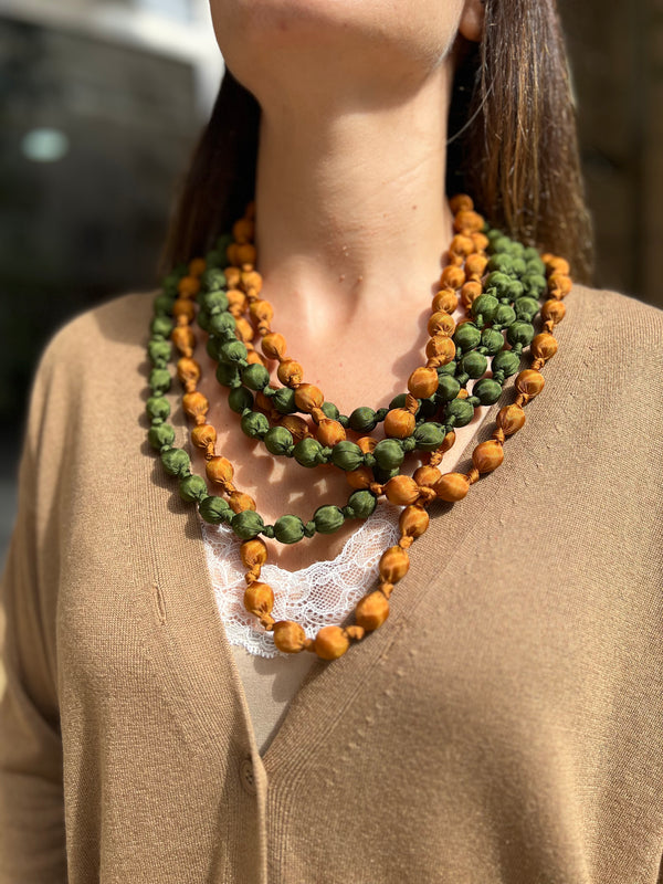 Necklace il Baco Da Seta Kaki 6.7 silk balls