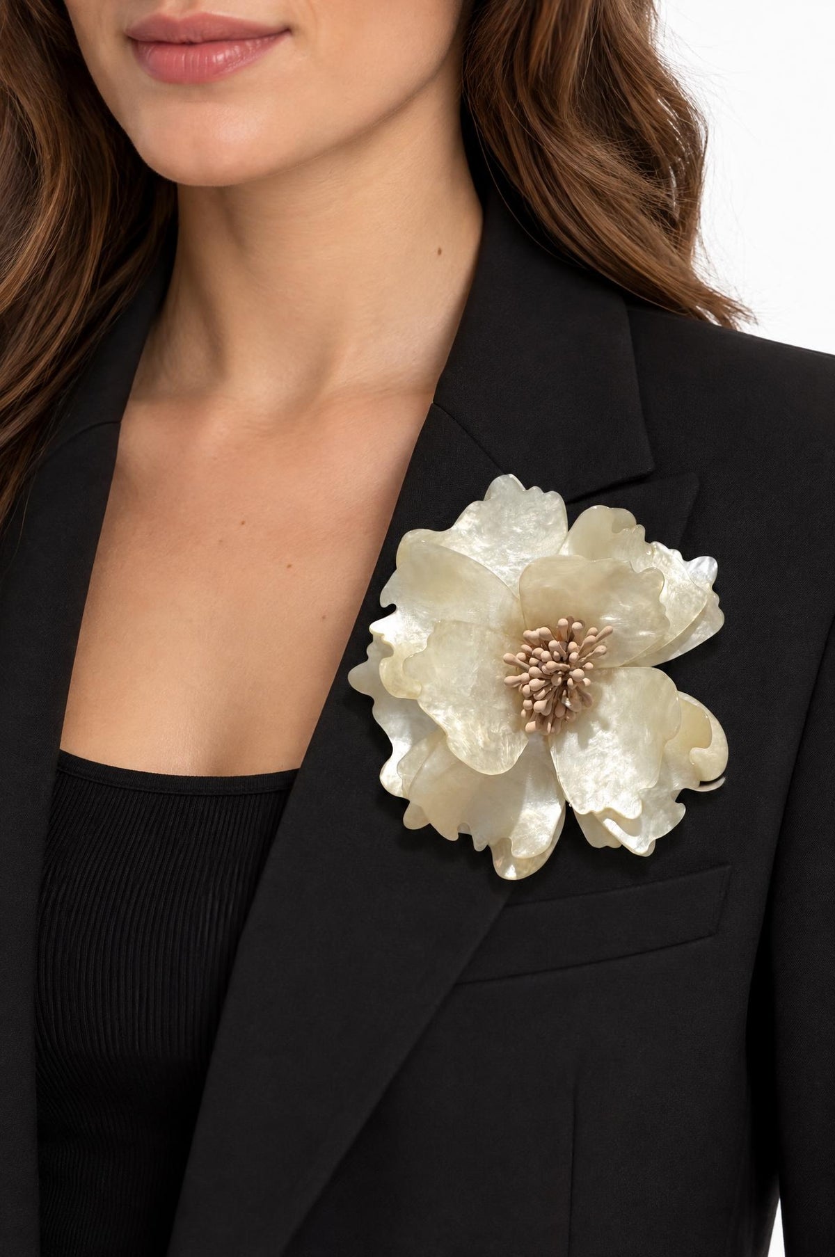 Spilla Il Baco Da Seta Fiore in resina beige