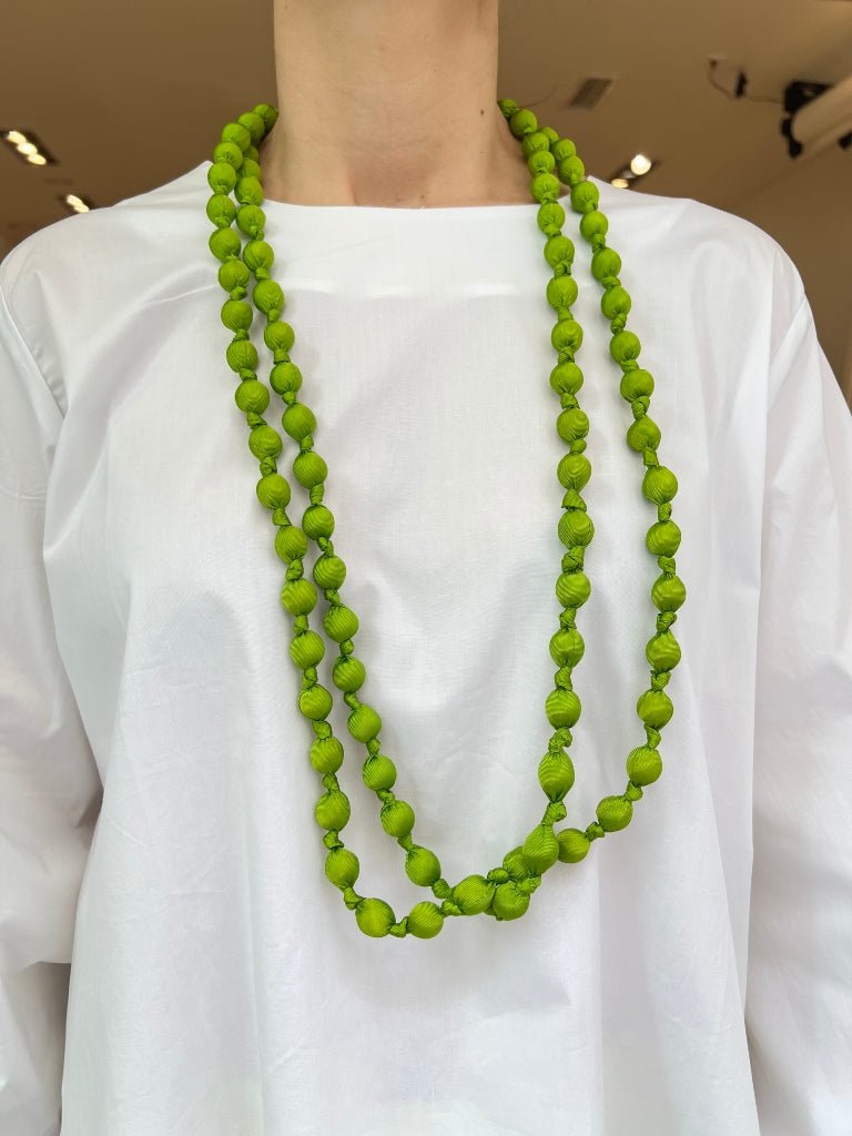 Collar  Il Baco Da Seta Bolas Seda Pistacho 7.2