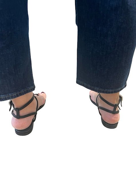 Sandalia Le Capresi Marina Hebillas Strass Negro