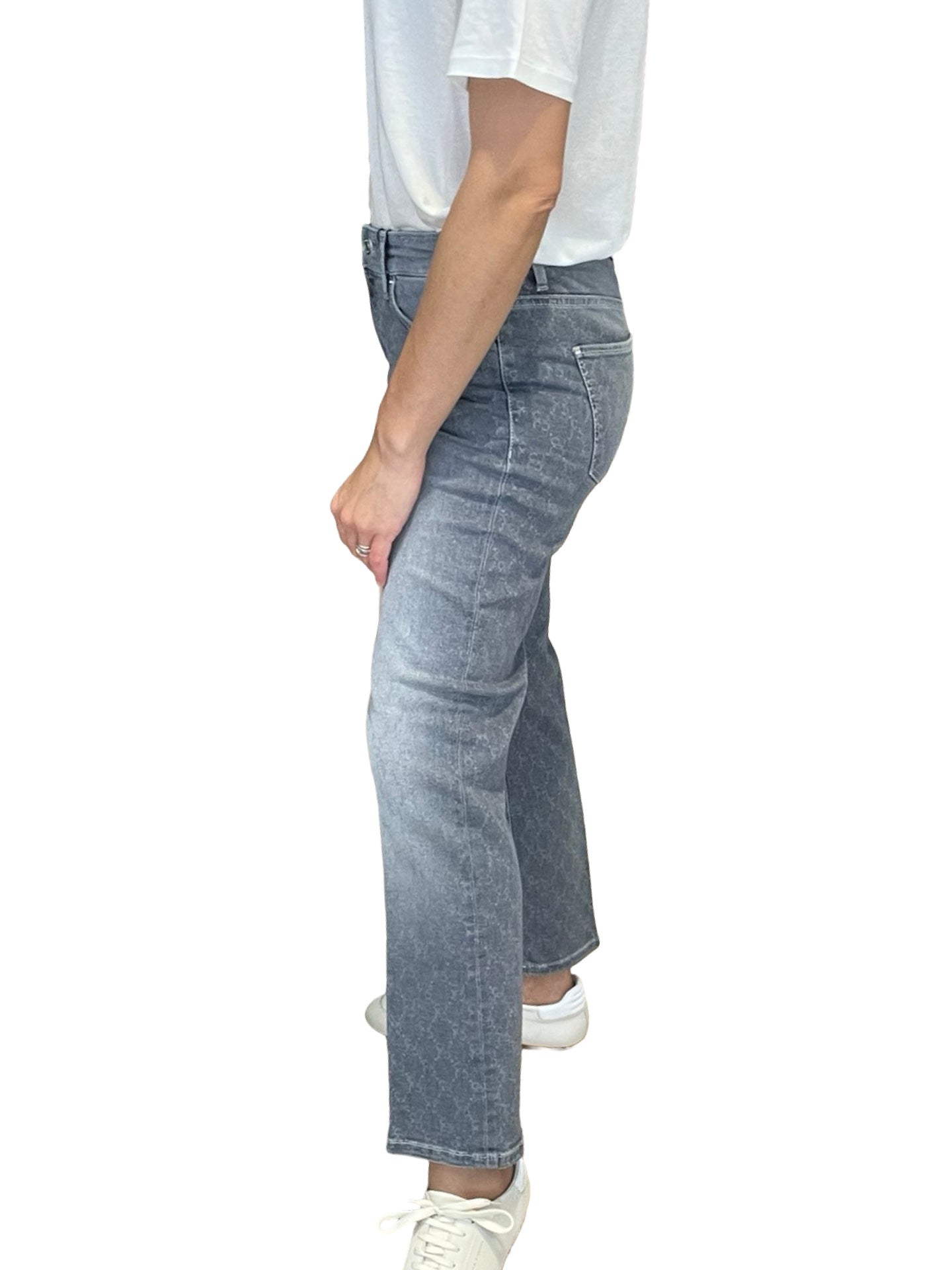 Les jeans changent de coup de pied facile à Paris