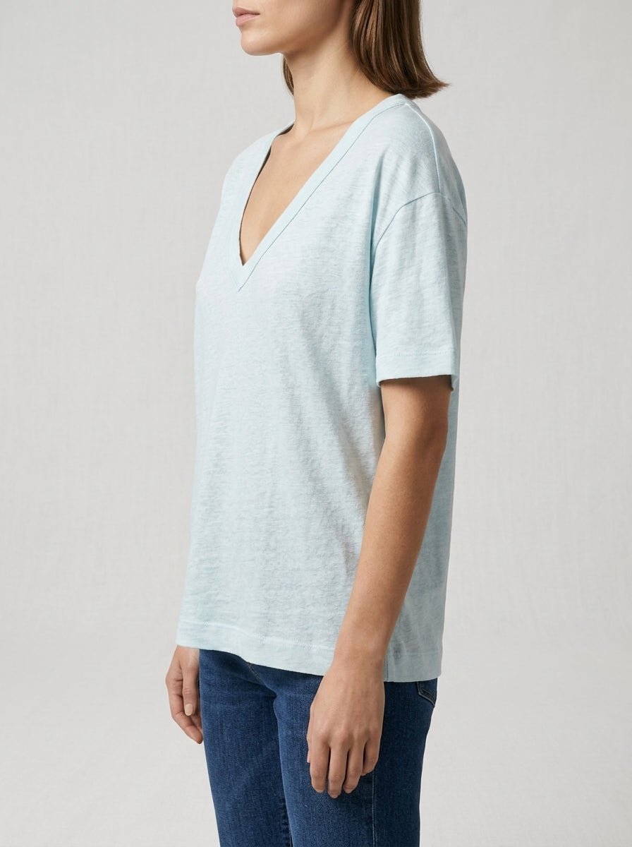 Camiseta Majestic Filatures Cuello Pico Lino Cielo