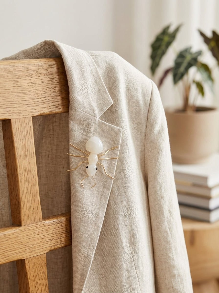 Broche Il Baco Da Seta Hormiga Blanco