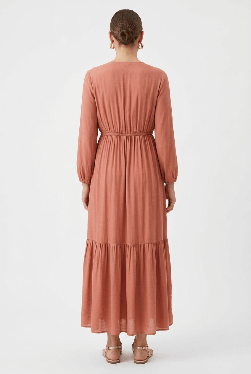 Abito color nudo a maniche lunghe in seta BYU