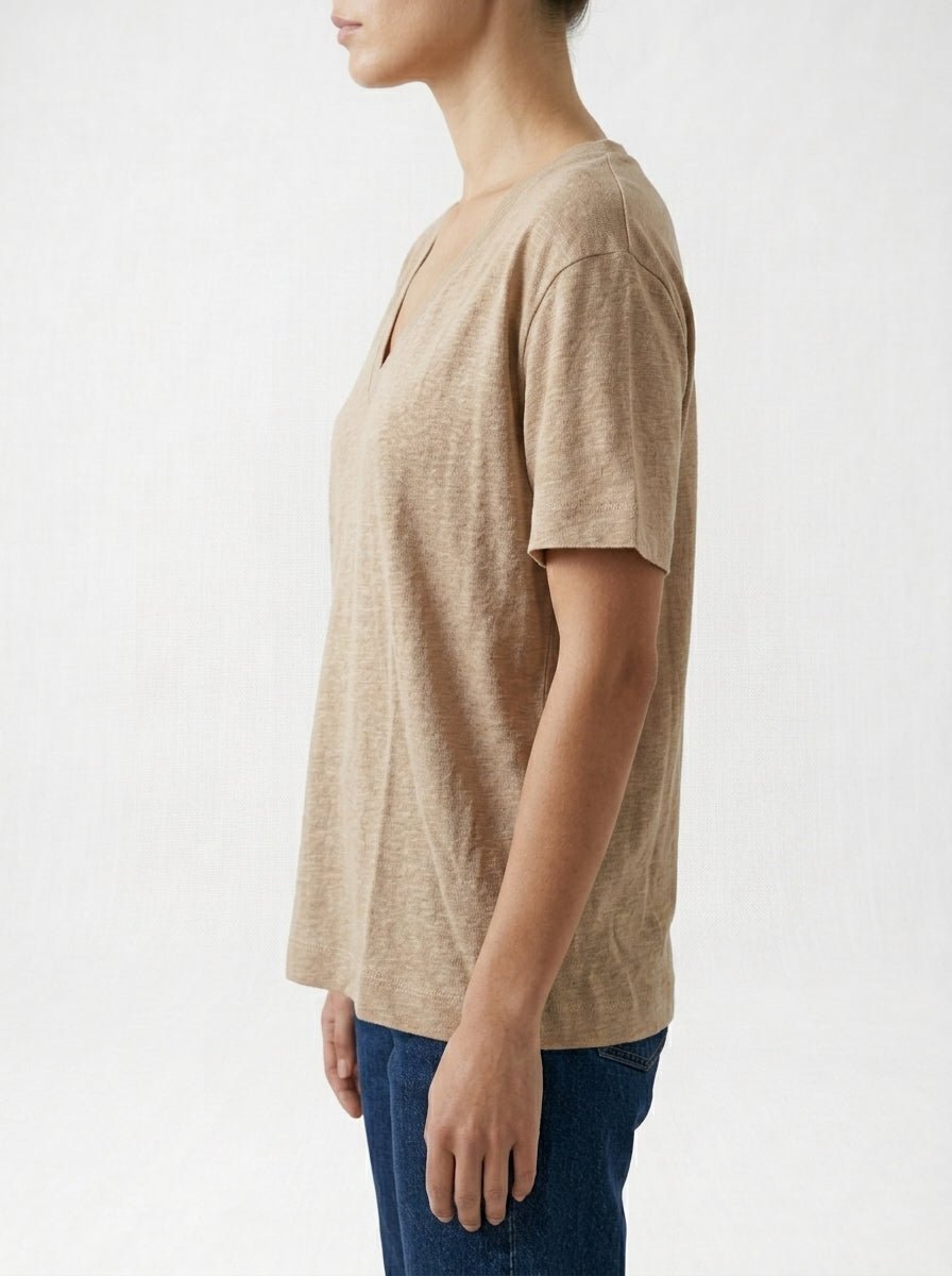 Camiseta Majestic Filatures Cuello Pico Lino Beige