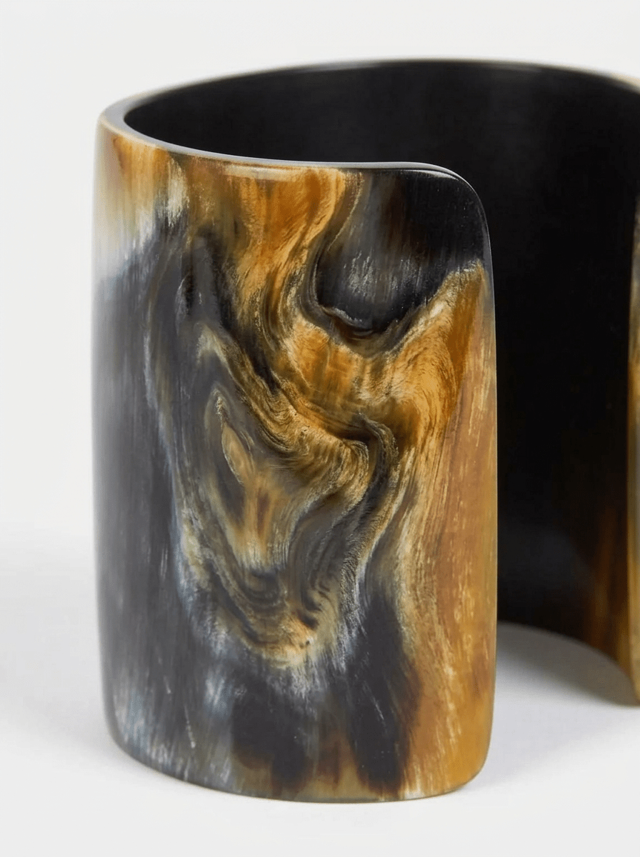 Brazalete Liviana Conti Cuerno Ancho Negro