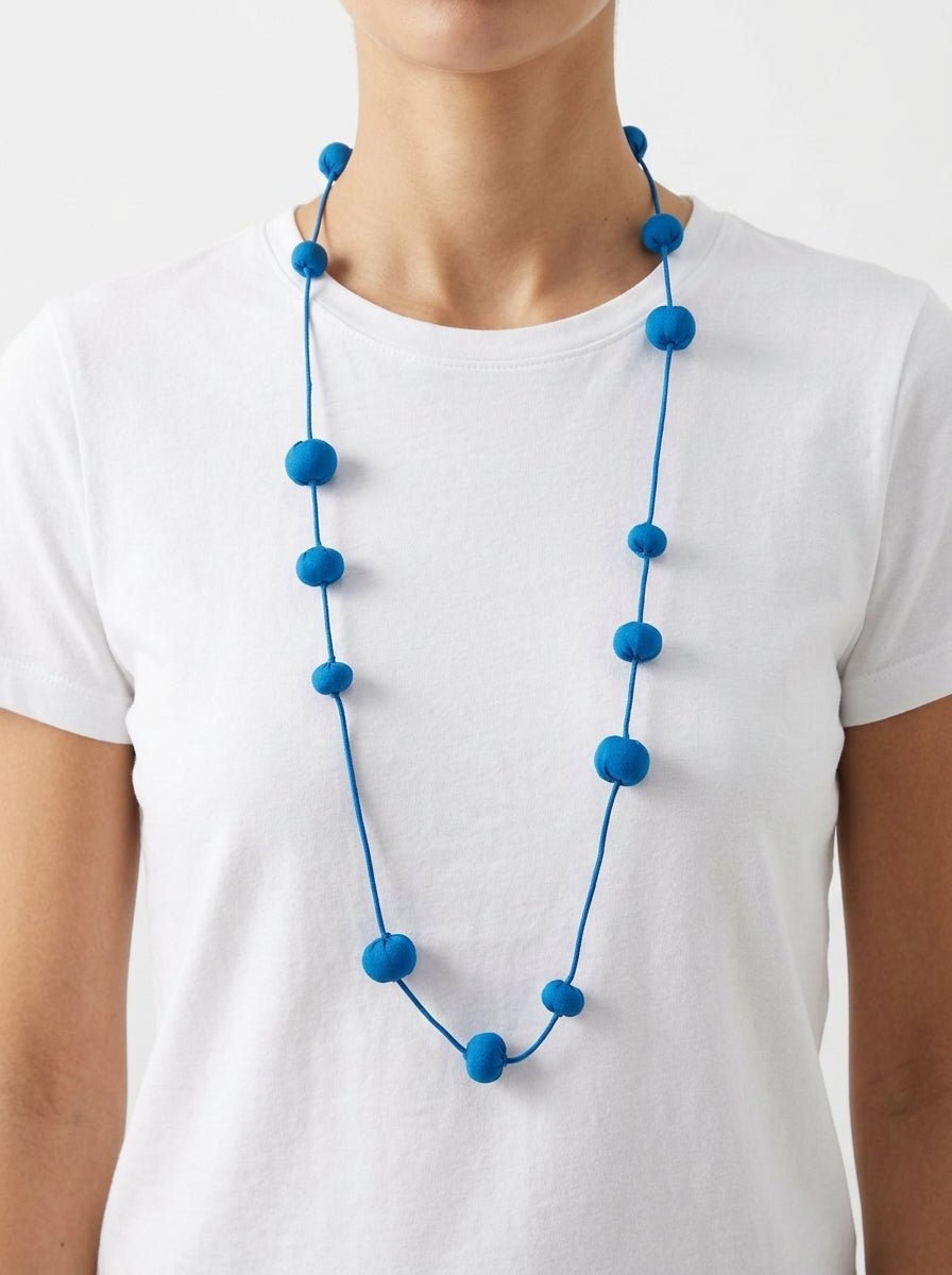 Collana Il Baco Da Seta Palline di seta blu bozzolo